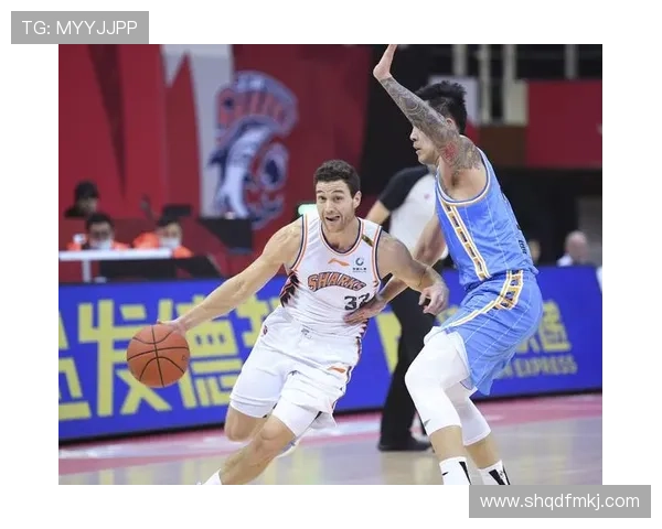 赛后分析:上海篮球队与北京篮球队的战术配合与表现评估 赛后分析:上海篮球队与北京篮球队的战术配合与表现评估