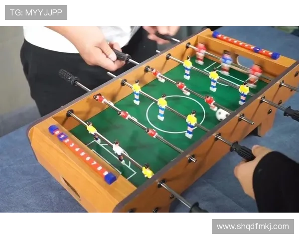 足球明星亲自拆箱揭秘新装备背后的故事与技术创新