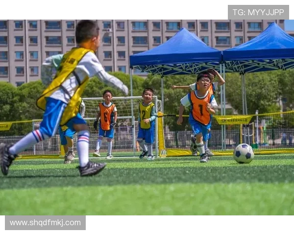 最男人的足球明星：他们如何在绿茵场上展现真正的男子气概与魅力