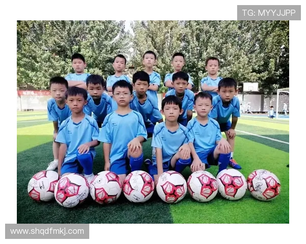 足球明星的儿女们如何在绿茵场外快乐成长的日常生活揭秘