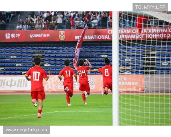 爱在绿茵场上绽放足球明星与球迷之间的深情故事