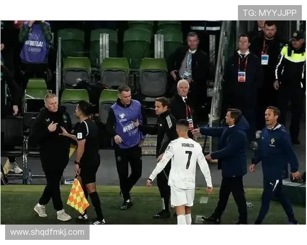 超级足球明星因丑闻入狱曝光视频引发热议球迷反应不一